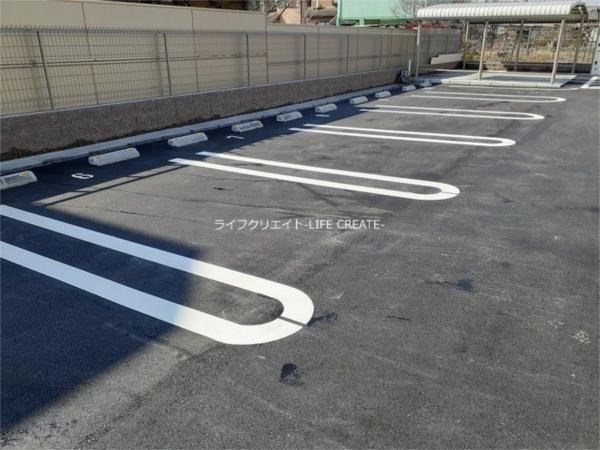 ブリック　フェアリーIII 駐車場