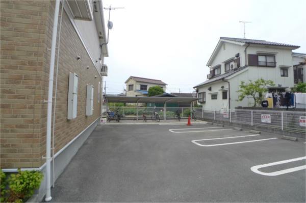エスターブレC 駐車場