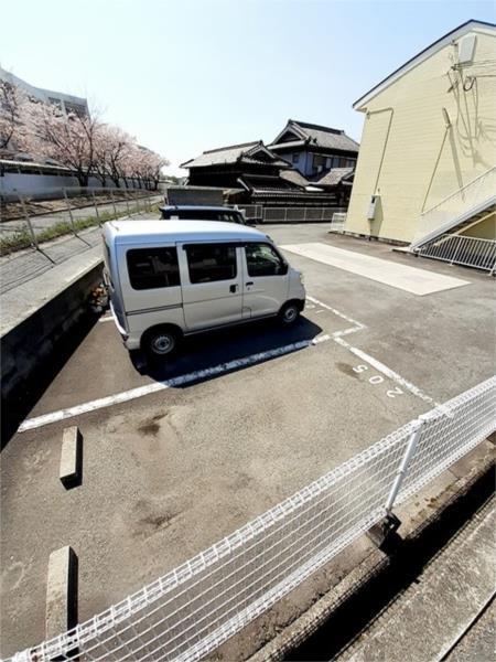 ロイヤル小林 駐車場