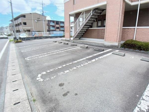 プリムローズ 駐車場