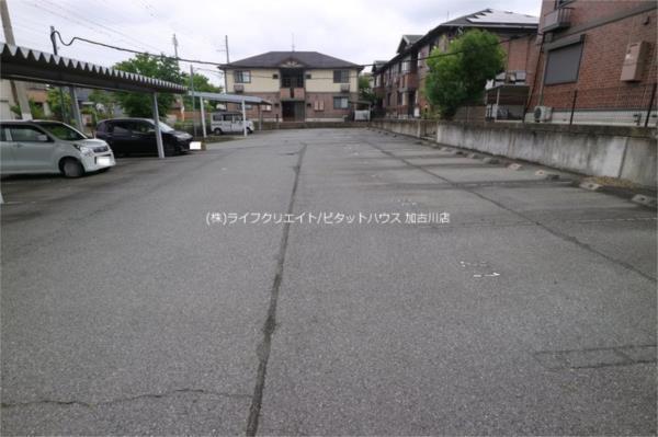 ハートランドIII 駐車場