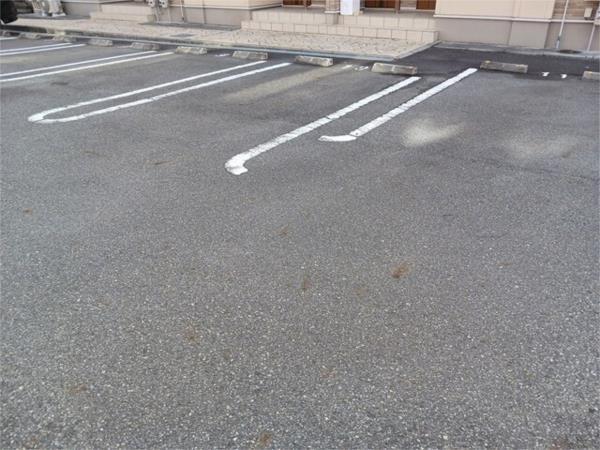 プロムナード弐番館 駐車場