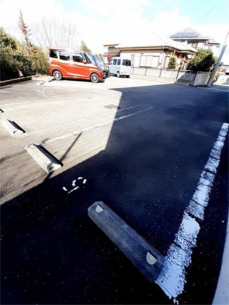 メゾンミッテ２番館 駐車場