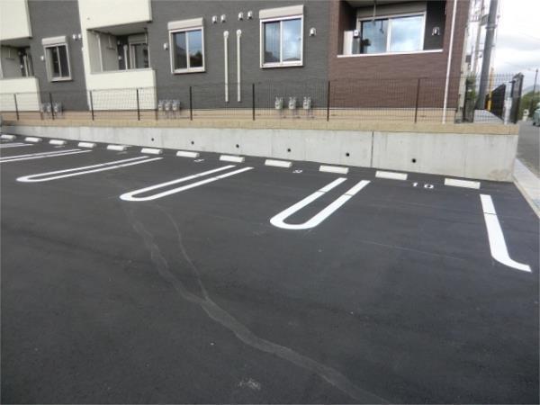 オー　テリトワール 駐車場