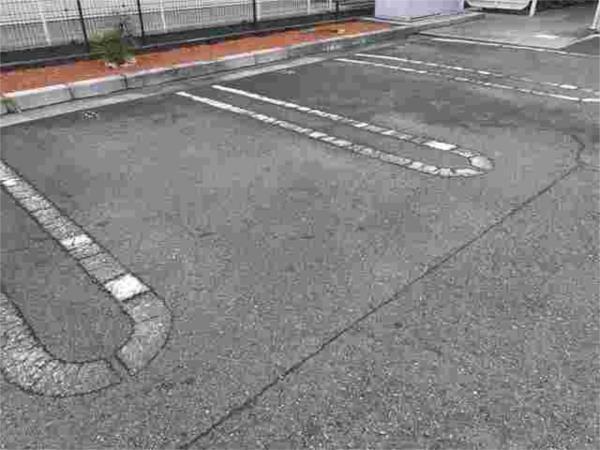 ヴィラ・サンマリノI 駐車場