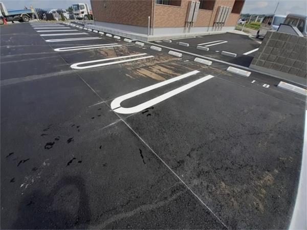 カトレアII 駐車場