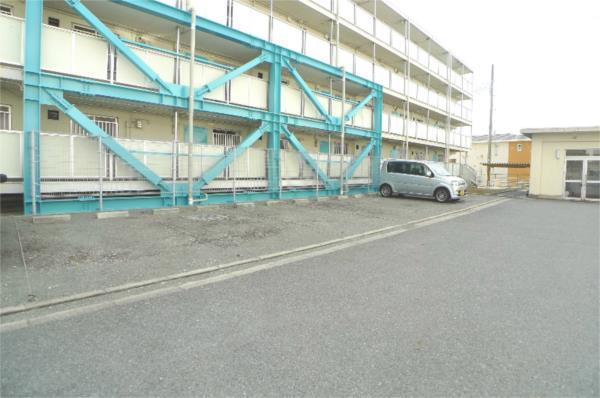 サンライズ高砂4号棟 駐車場