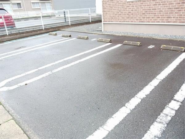 ラ・クレール・メゾン 駐車場