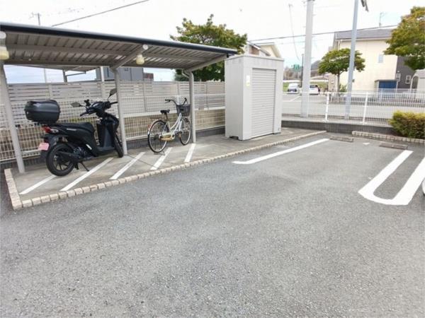 ルナ・エトワール 駐車場