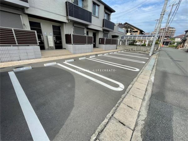 ウィステリアＡ 駐車場
