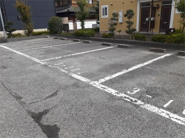 ジュアン参番館 駐車場