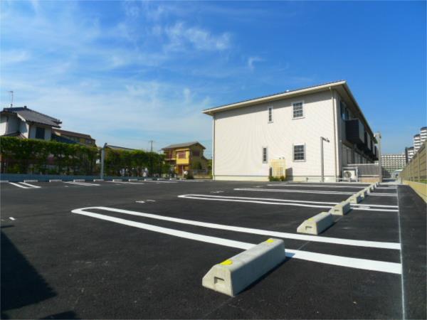 ラ・グランディール 駐車場