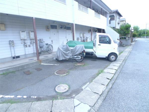 ネオハイツ一色 駐車場