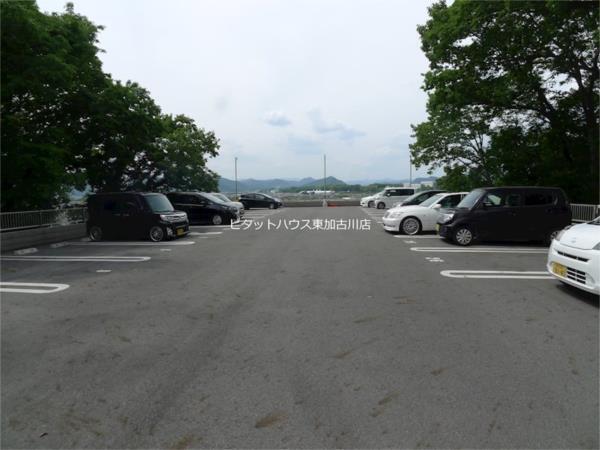 アスカプレミアム（301） 駐車場