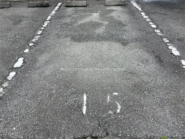 リビングタウン古坂壱番館　B棟 駐車場
