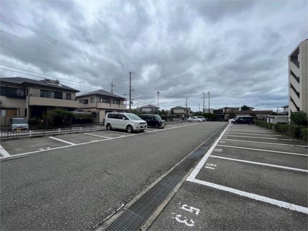 播磨城ノ宮 2号棟 駐車場
