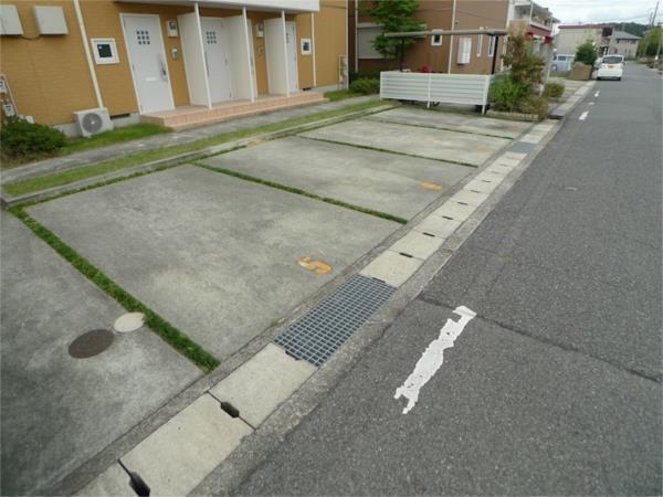 ＭＡＳＴ　ＣＯＵＲＴ下滝野A棟（102） 駐車場