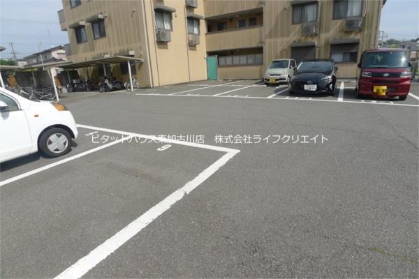 パークハイム弐番館Ａ棟 駐車場