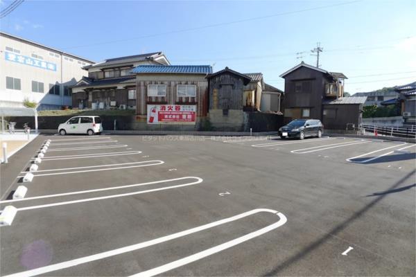 三木市本町アパート 駐車場