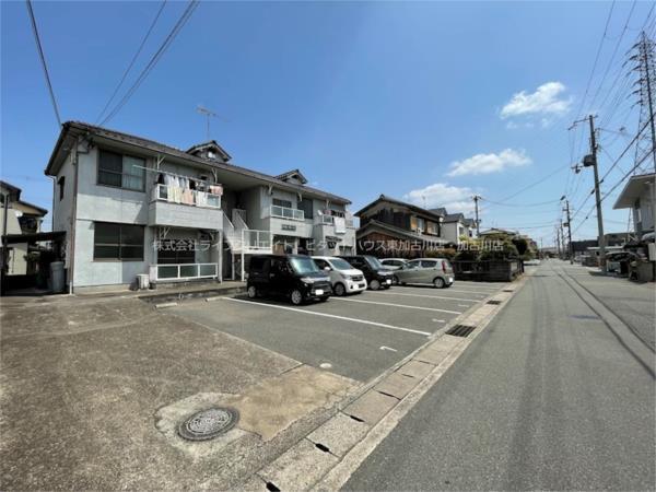 メゾン・ソレイユ 駐車場