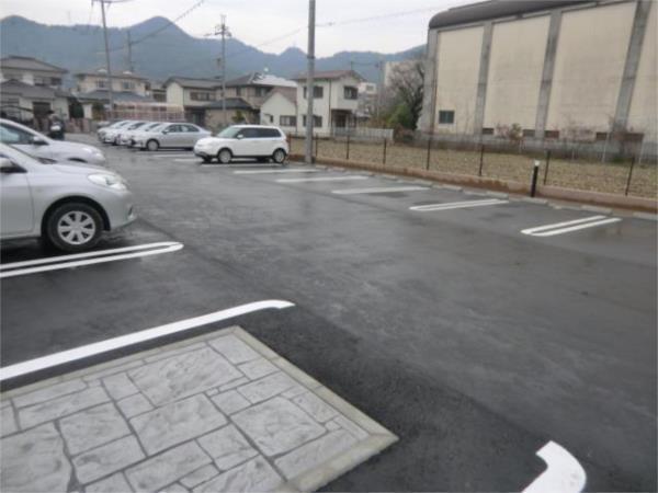 リジエール・ドゥ 駐車場