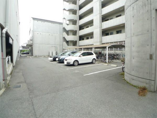 レジデンス・ドゥ・ミル・ドゥ 駐車場