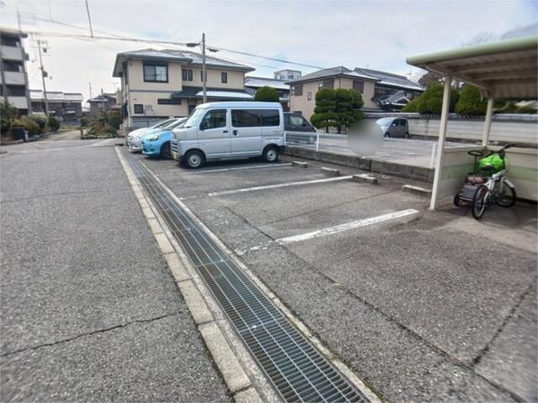クレール 駐車場