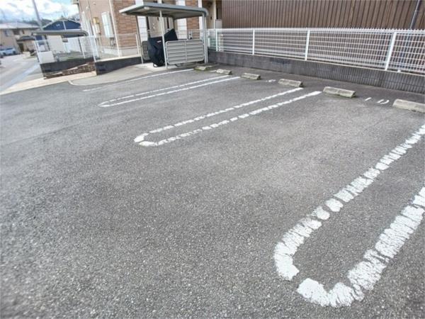 ｓｏｕｔｈ　ｗｅｌｌ 駐車場