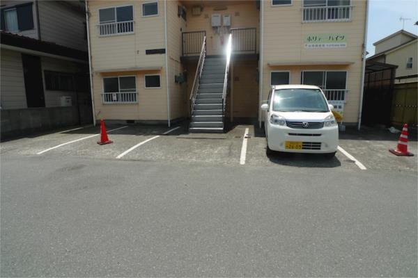 ホリデーハイツ 駐車場