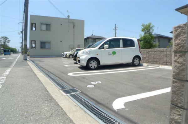 ロココハイム（205） 駐車場