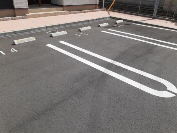 メイベリーナIII 駐車場