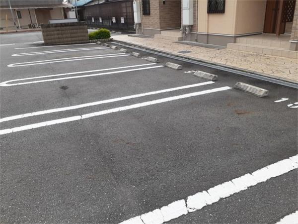 プロムナード壱番館 駐車場