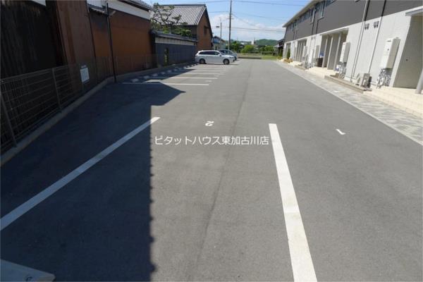 エクレール福井 駐車場