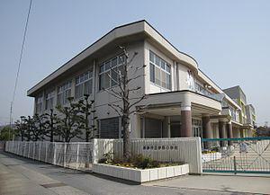 伊保小学校：843m