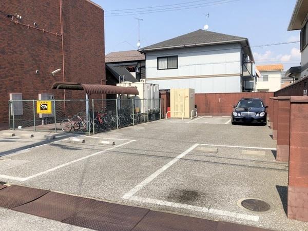 メゾンド後三条（205） 駐車場