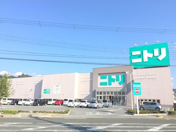 ニトリ彦根店：918m