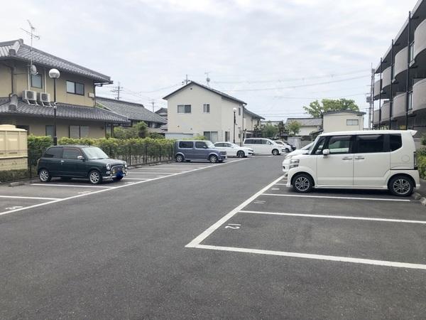 クレストYMDⅡ（306） 駐車場
