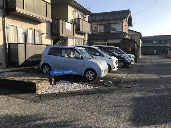 ブルームスクエア（102） 駐車場