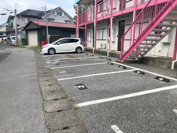 Azalea Hills（202） 駐車場