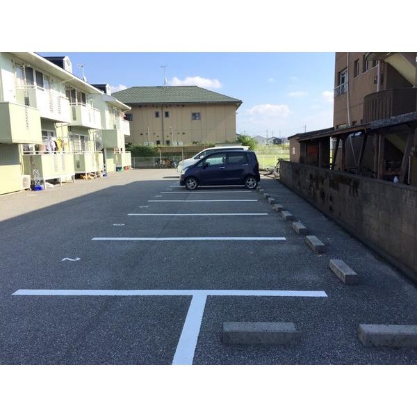 グレース福満 駐車場