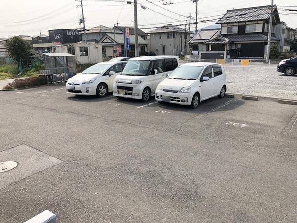 サンクリエイトアムール（205） 駐車場