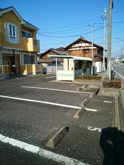 ウィステリア（104） 駐車場
