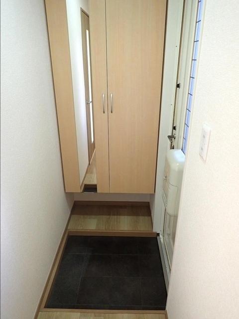 レークハイツ御前（102） 玄関