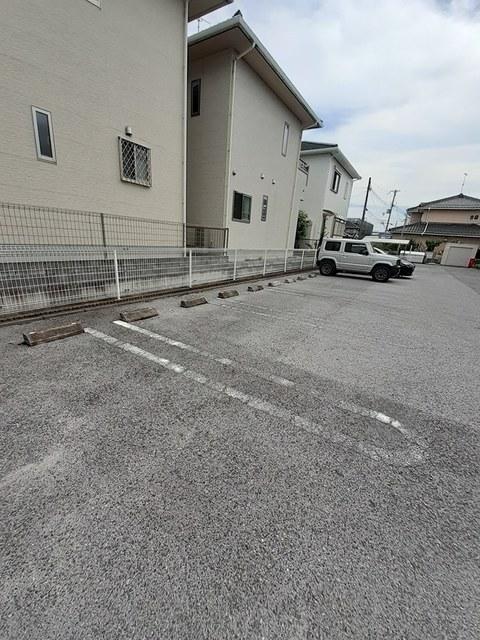 コーポ勢多Ⅴ番館（201） 駐車場