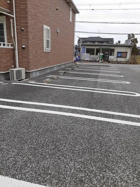 エクセランクールⅢ（103） 駐車場