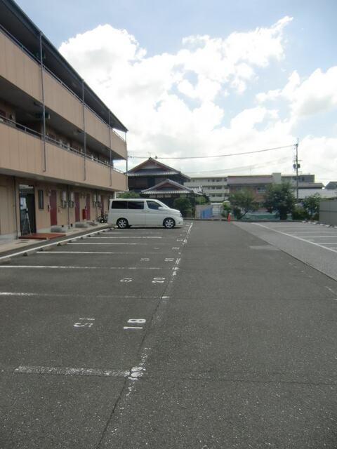 コーポスバル（1D） 駐車場