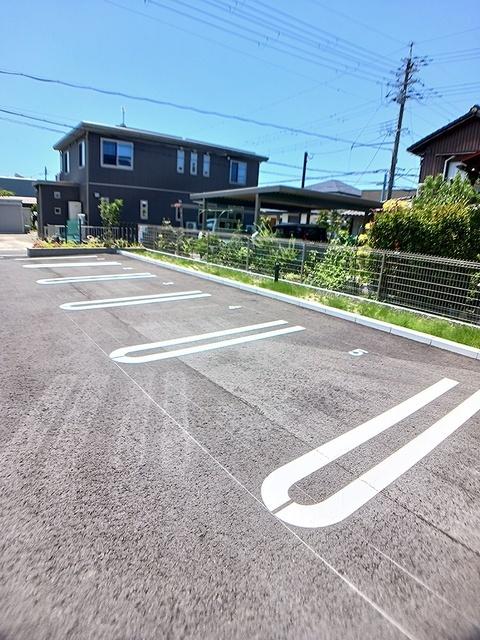 クレール（105） 駐車場