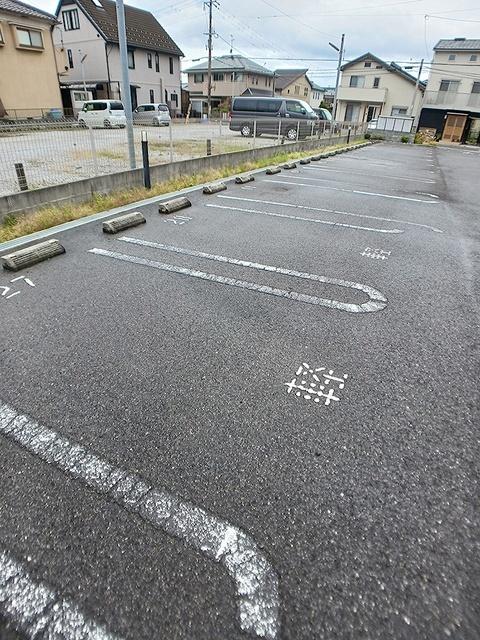 アヴニール・セカンド（202） 駐車場