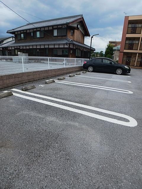 ファウンダー　オブ　ティー（301） 駐車場