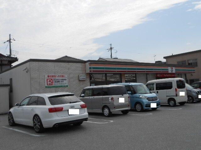 セブンイレブン平田小学校前店様：200m